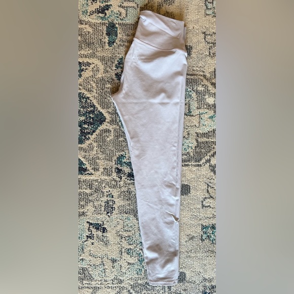 ALO Yoga Pants - ALO High-Waisted Leggings Light Lavender Matte Size M